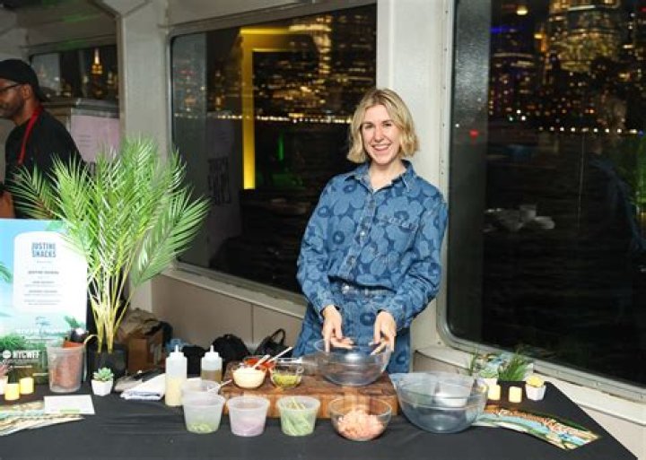 Justine Doiron Height, Weight, Net Worth, Age, Birthday, Wikipedia, Who, Nationality, Biography