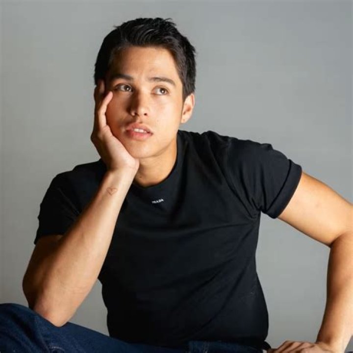 Kyle Echarri Height, Weight, Net Worth, Age, Birthday, Wikipedia, Who, Nationality, Biography