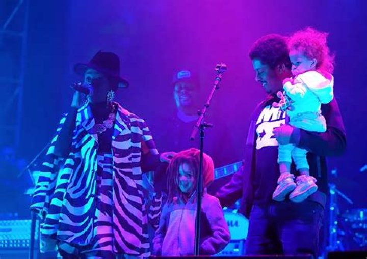 
Lauryn Hill Surprised on Stage by Son Zion and Grandkids After Performing Emotional Song: Photos 