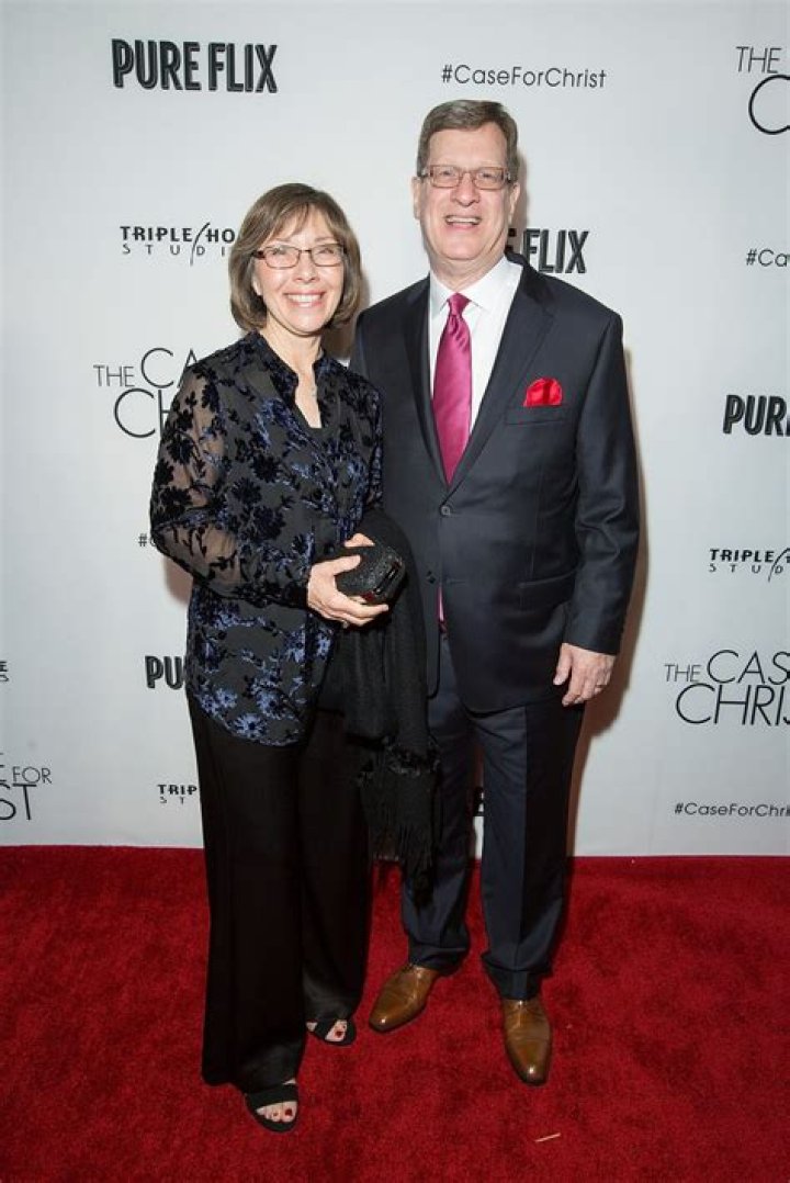 Lee Strobel Height, Weight, Net Worth, Age, Birthday, Wikipedia, Who, Nationality, Biography