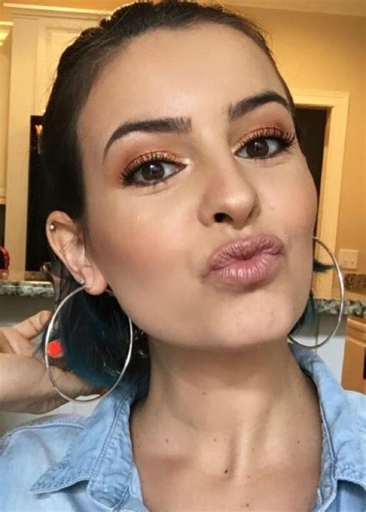 
Lisa Cimorelli Height, Weight, Net Worth, Age, Birthday, Wikipedia, Who, Nationality, Biography 