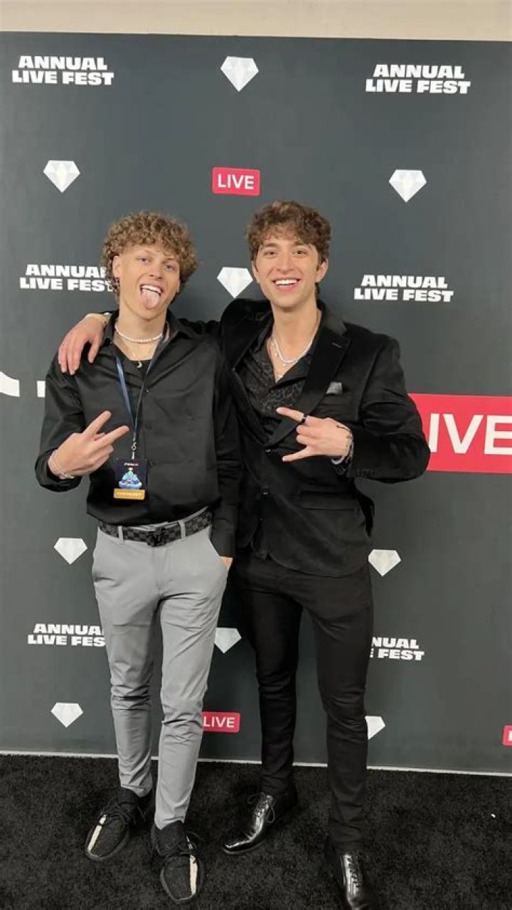 
Logan Micke Height, Weight, Net Worth, Age, Birthday, Wikipedia, Who, Nationality, Biography 