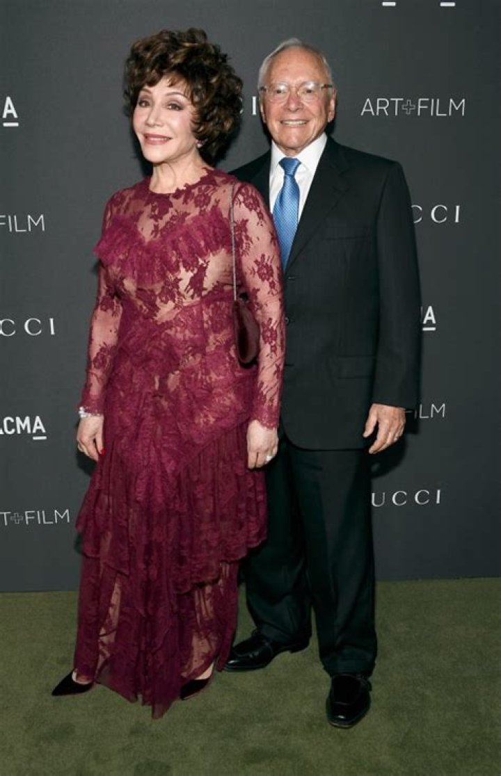 
Lynda Reeves Height, Weight, Net Worth, Age, Birthday, Wikipedia, Who, Nationality, Biography 