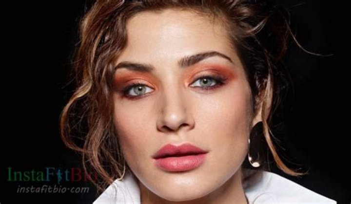 Manon Azem Height, Weight, Net Worth, Age, Birthday, Wikipedia, Who, Nationality, Biography