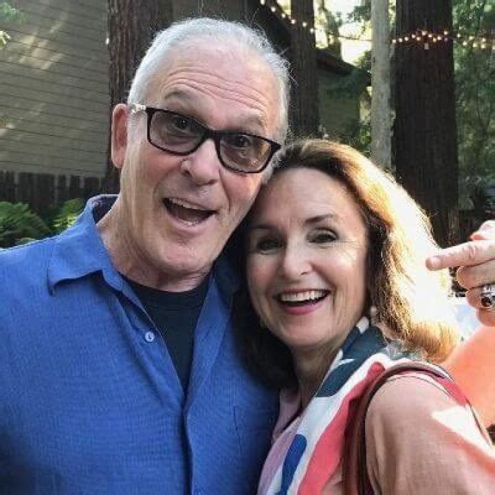 
Meet David Fineman And Ellen Gunn: Who Are Chloe Fineman Parents | Wiki And Family 