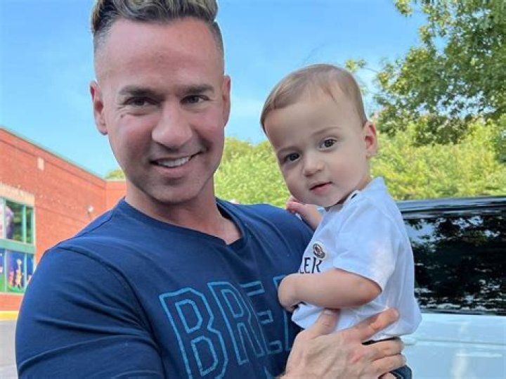 
“Off his game”- Why are Jersey Shore: Family Vacation fans angry at Mike in episode 3? 