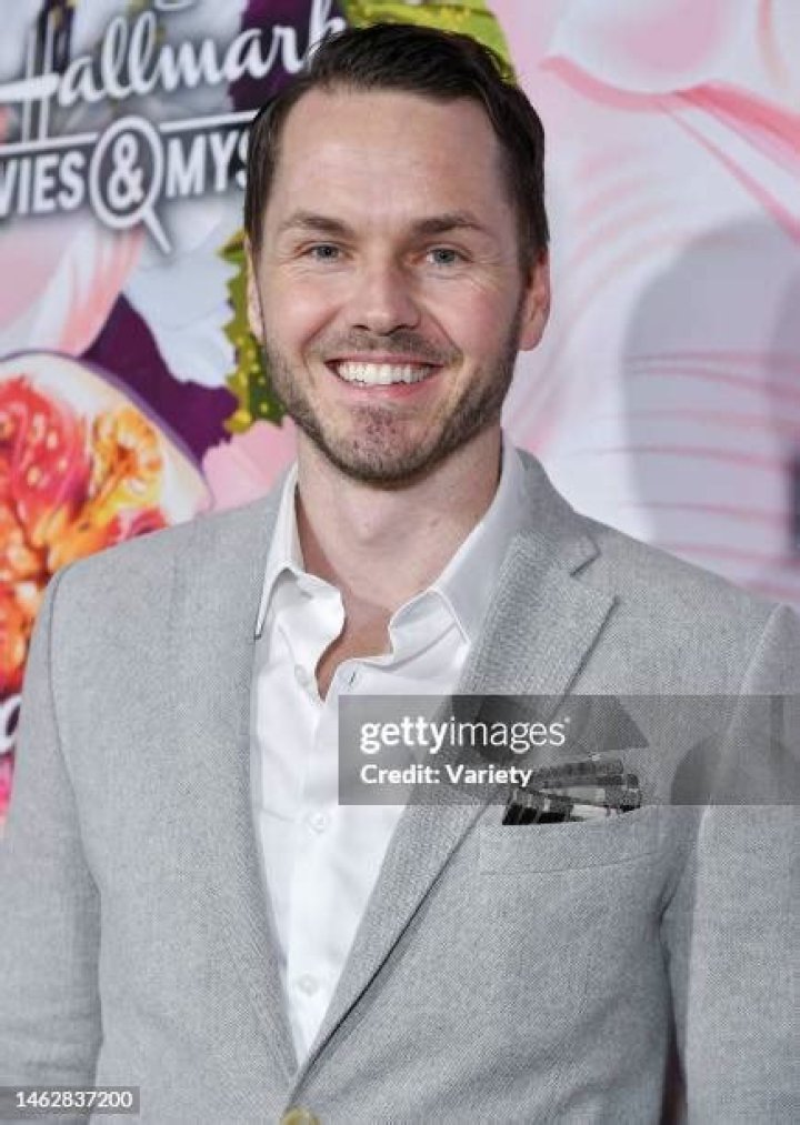 Paul Campbell Height, Weight, Net Worth, Age, Birthday, Wikipedia, Who, Nationality, Biography