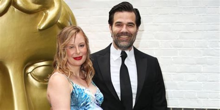 
Rob Delaney Wife Who is Rob Delaney Wife? 