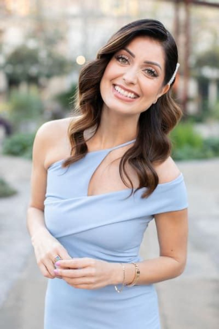 
Roma Villavicencio Height, Age, Husband, Biography, Wiki, Net Worth 