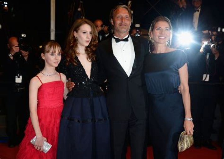 Roxane Arnal Height, Weight, Net Worth, Age, Birthday, Wikipedia, Who, Nationality, Biography