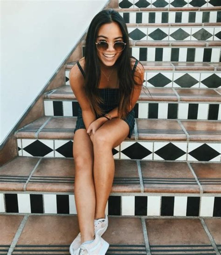 Sari Arambulo Height, Weight, Net Worth, Age, Birthday, Wikipedia, Who, Instagram, Biography