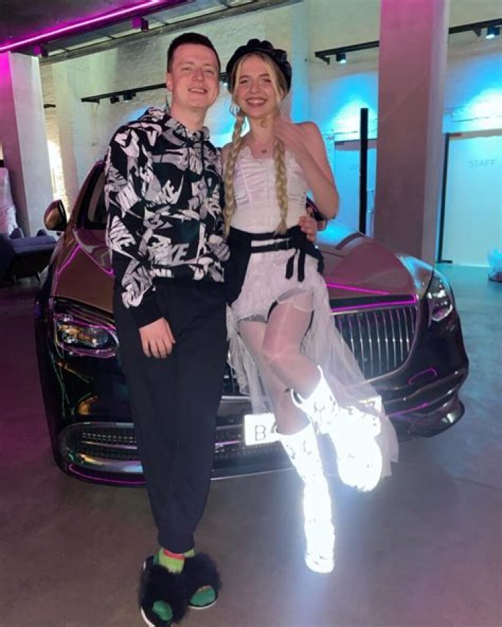 
Streamer Mellstroy Height, Weight, Net Worth, Age, Wiki, Who, Instagram, Biography 