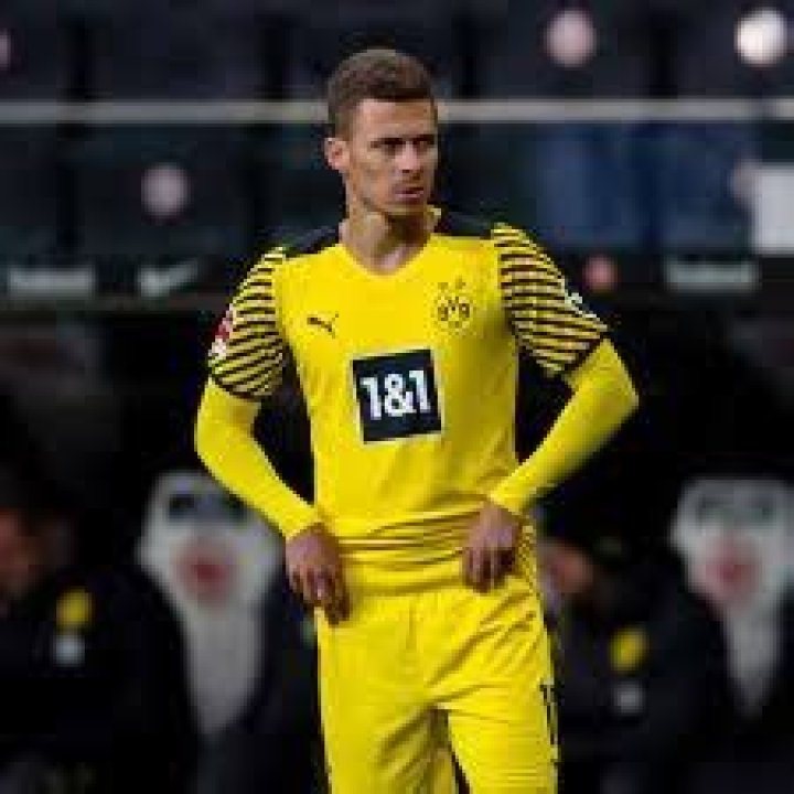 
Thorgan Hazard Height, Weight, Net Worth, Age, Birthday, Wikipedia, Who, Nationality, Biography 