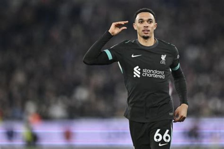 Trent Alexander-Arnold Height, Weight, Net Worth, Age, Birthday, Wikipedia, Who, Nationality, Biography