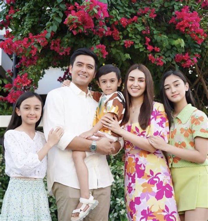 
What Is Framber Valdez Salary And Net Worth? Meet Wife Isamal Valdez Of 22 Years And Their Three Kids 