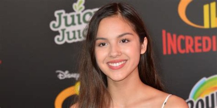 
Who is actress Olivia Rodrigo from “Bizaardvark”? Her Wiki: Height, Birthday, Interview, Parents, Affairs, Boyfriend, Ethnicity 