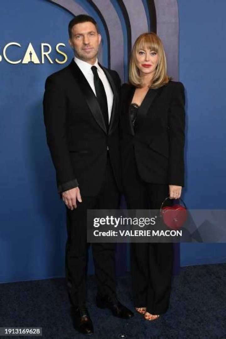 Who Is Donna Huyssoon, Travis Knight Wife?