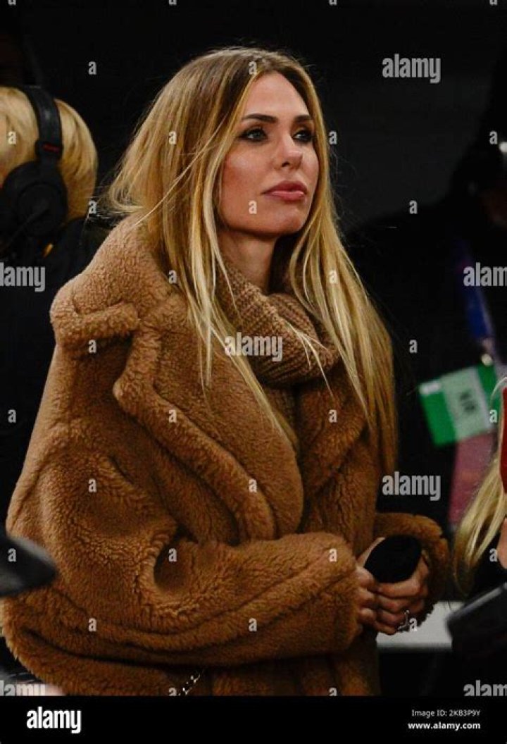 Who Is Ilary Blasi? Meet The Showgirl Wife Of Francesco Totti!