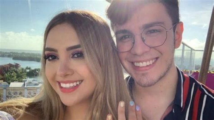 
Who Is Juansguarnizo Wife Ari Gameplays? Meet The Couple On Instagram 