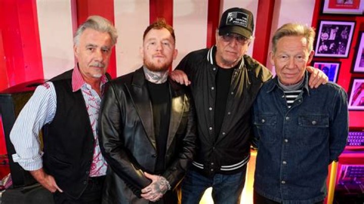 
Who Is Sex Pistols Singer Steve Jones Wife? Fans Are Wondering Is He Ever Married Chrissie Hynde 