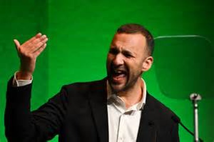 
Who Is Zack Axewell And What Is His TikTok Song About? 