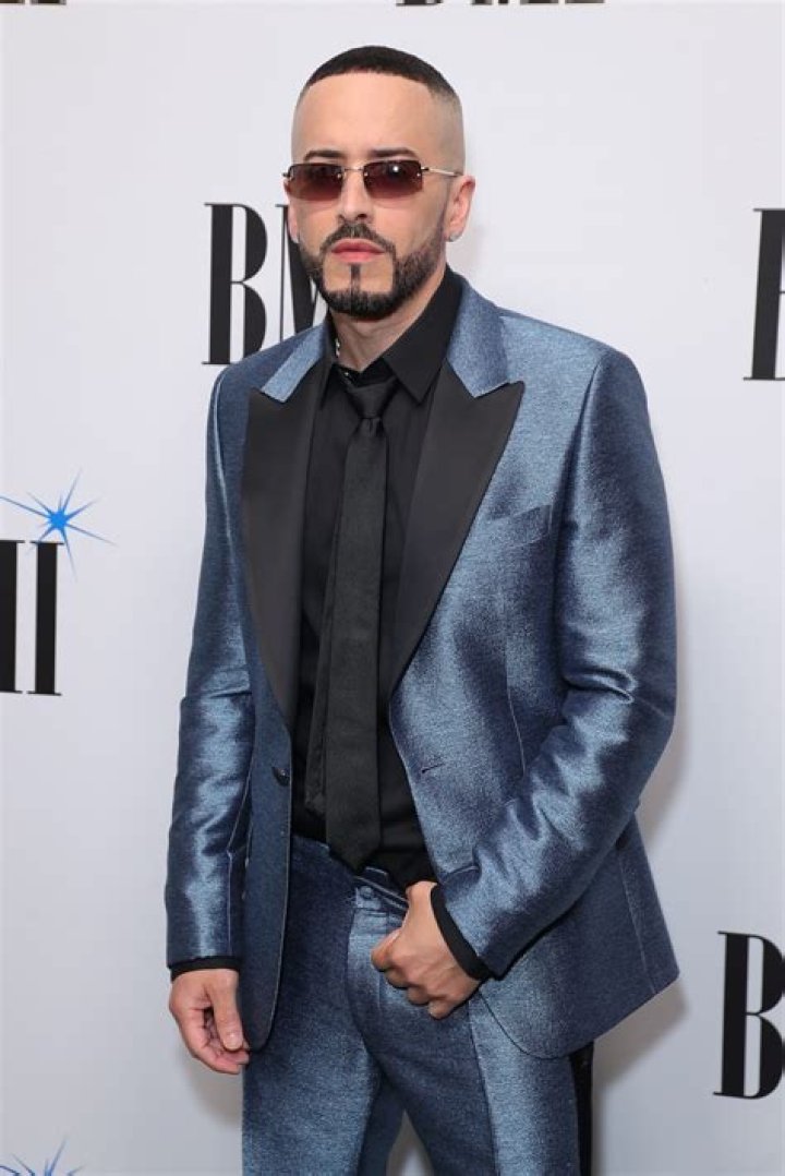 Yandel Height, Weight, Net Worth, Age, Birthday, Wikipedia, Who, Nationality, Biography